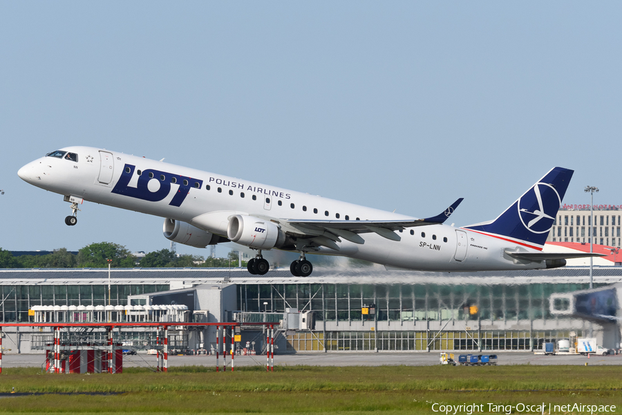 LOT Polish Airlines Embraer ERJ-195AR (ERJ-190-200 IGW) (SP-LNN) | Photo 588733