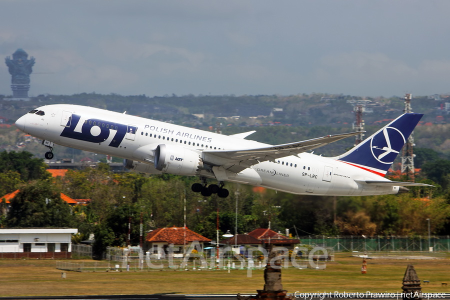 LOT Polish Airlines Boeing 787-8 Dreamliner (SP-LRC) | Photo 381633