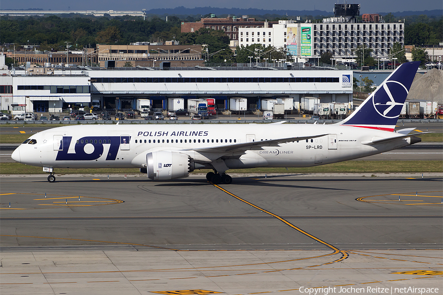LOT Polish Airlines Boeing 787-8 Dreamliner (SP-LRD) | Photo 126464
