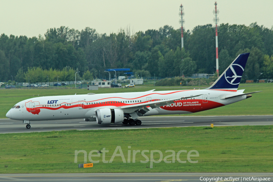 LOT Polish Airlines Boeing 787-9 Dreamliner (SP-LSC) | Photo 526855