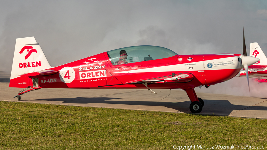 Zelazny Aerobatic Team Extra EA-330LX (SP-UTA) | Photo 639348
