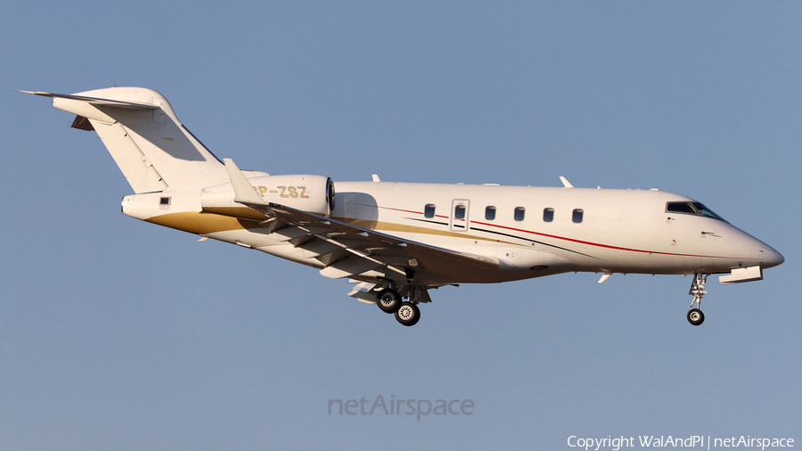 Jet Service Poland Bombardier BD-100-1A10 Challenger 300 (SP-ZSZ) | Photo 499972