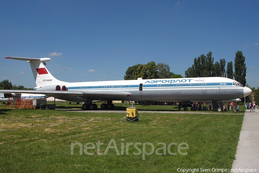 Aeroflot - Soviet Airlines Ilyushin Il-62 (SSSR-86696) | Photo 248930