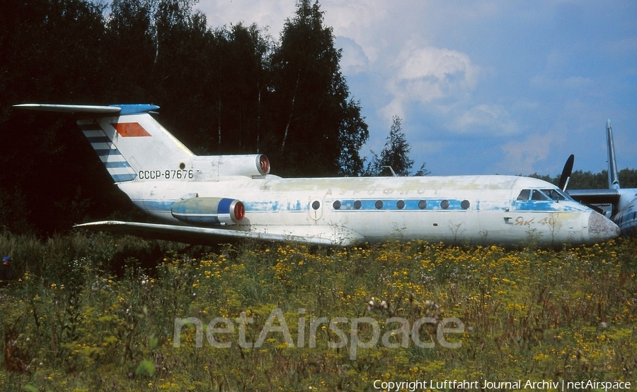 Aeroflot - Soviet Airlines Yakovlev Yak-40 (SSSR-87676) | Photo 400031