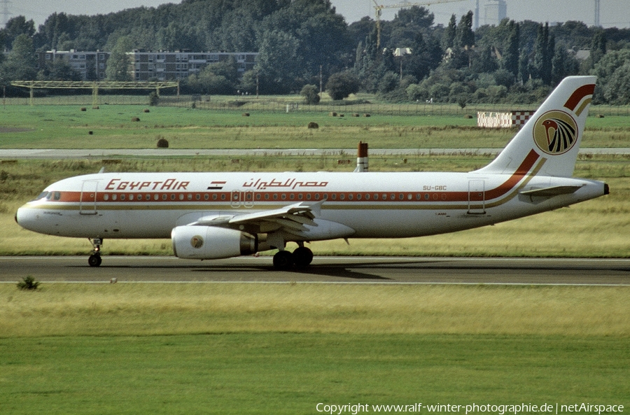EgyptAir Airbus A320-231 (SU-GBC) | Photo 423231