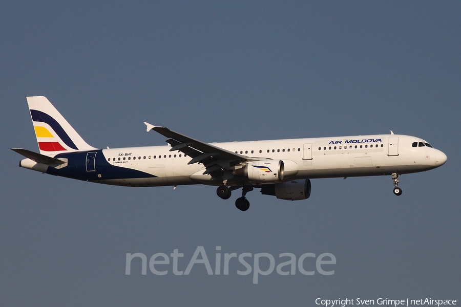 Air Moldova Airbus A321-211 (SX-BHT) | Photo 82896