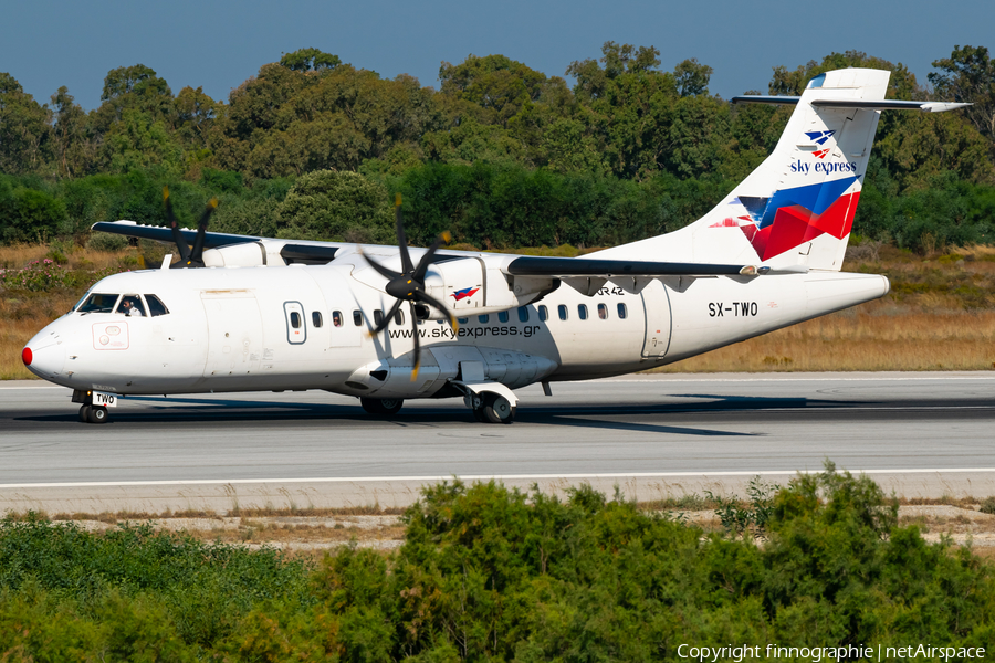 Sky Express ATR 42-500 (SX-TWO) | Photo 579815