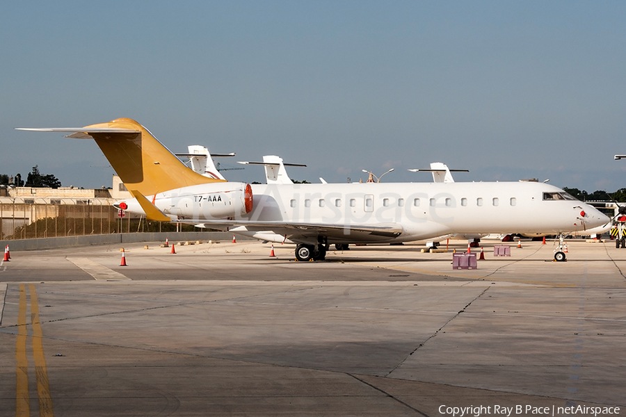 Elit'Avia Bombardier BD-700-1A10 Global Express (T7-AAA) | Photo 413480