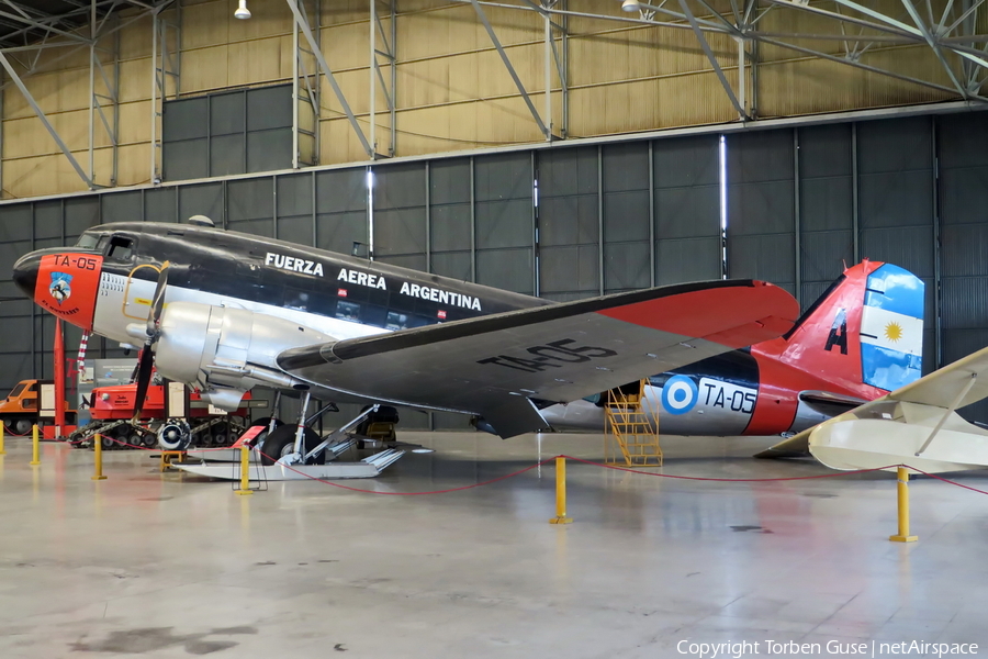 Argentine Air Force (Fuerza Aérea Argentina) Douglas C-47A Skytrain (TA-05) | Photo 72167