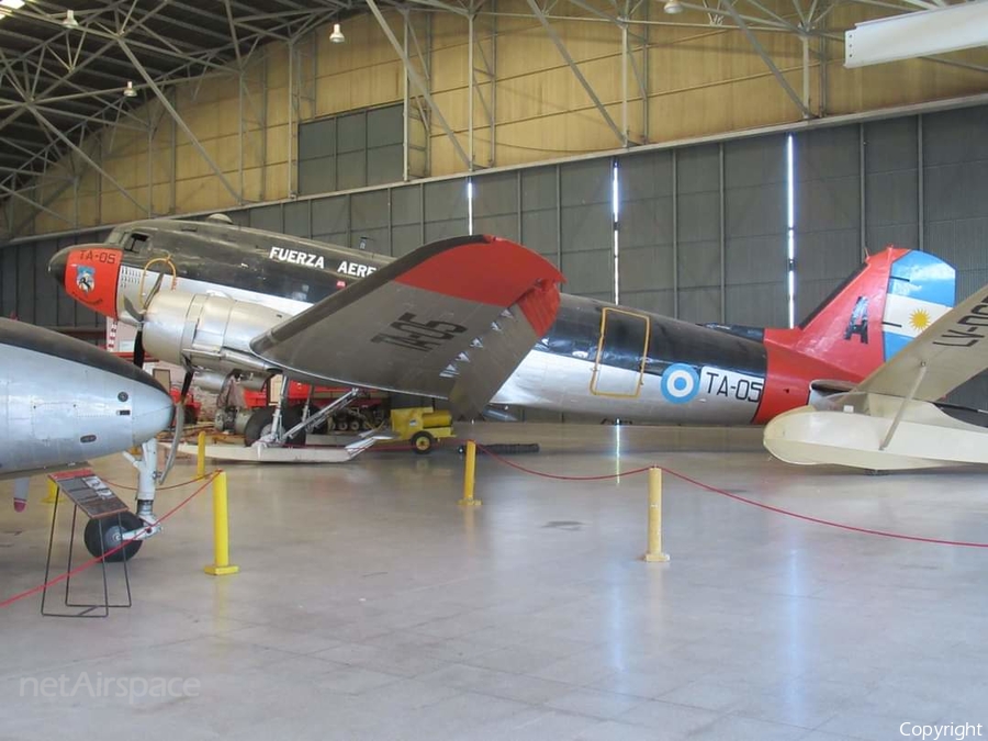 Argentine Air Force (Fuerza Aérea Argentina) Douglas C-47A Skytrain (TA-05) | Photo 451699