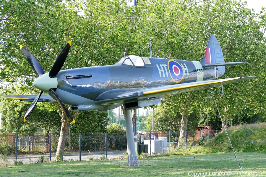 Royal Air Force Supermarine Spitfire Mk XIV (TB288) | Photo 445964