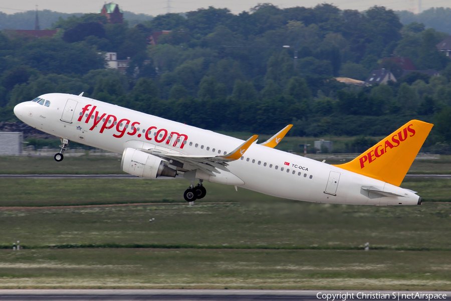 Pegasus Airlines Airbus A320-214 (TC-DCA) | Photo 110110