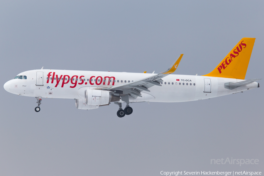 Pegasus Airlines Airbus A320-214 (TC-DCA) | Photo 237805