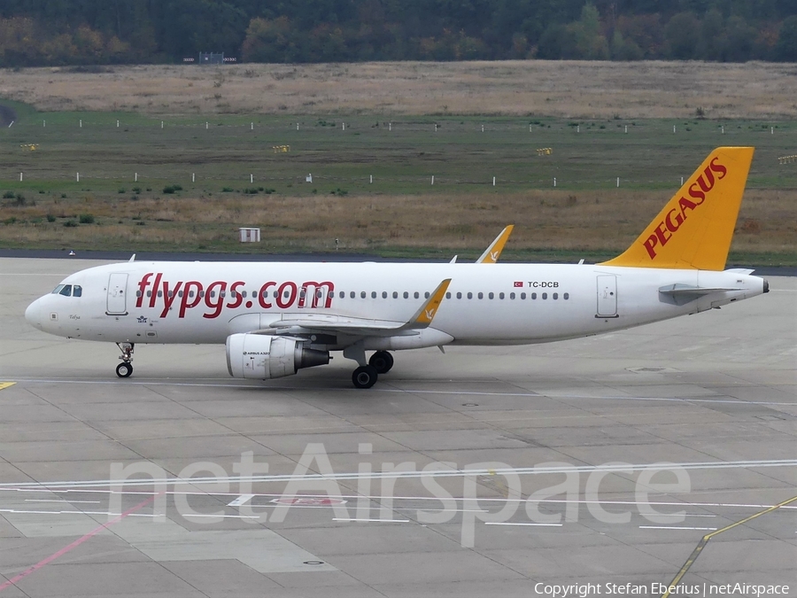 Pegasus Airlines Airbus A320-214 (TC-DCB) | Photo 270244