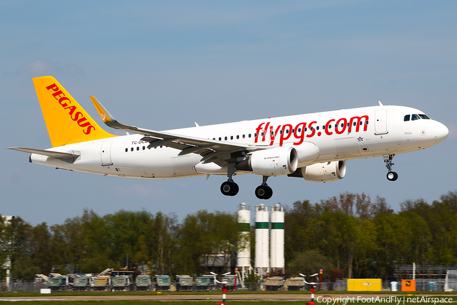 Pegasus Airlines Airbus A320-214 (TC-DCB) | Photo 148148