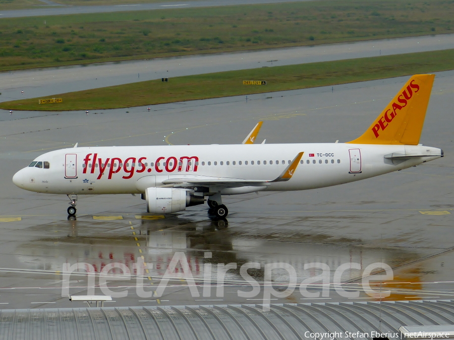 Pegasus Airlines Airbus A320-214 (TC-DCC) | Photo 422292