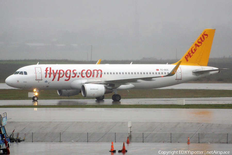 Pegasus Airlines Airbus A320-214 (TC-DCC) | Photo 379881