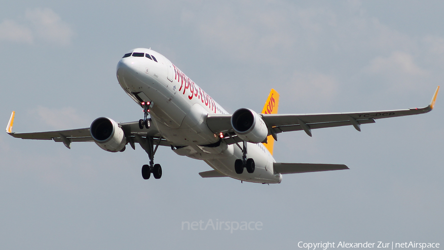 Pegasus Airlines Airbus A320-214 (TC-DCD) | Photo 408172