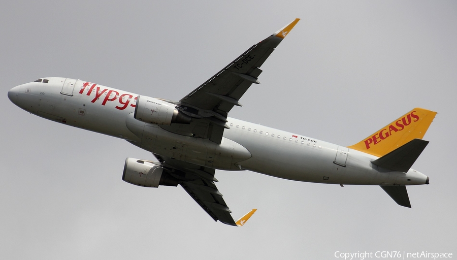 Pegasus Airlines Airbus A320-214 (TC-DCE) | Photo 507276