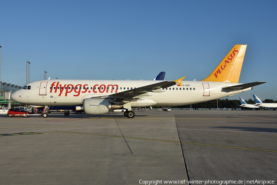 Pegasus Airlines Airbus A320-216 (TC-DCF) | Photo 372543