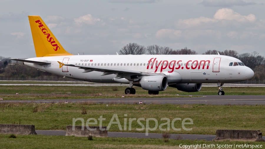 Pegasus Airlines Airbus A320-216 (TC-DCF) | Photo 235196