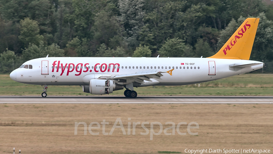 Pegasus Airlines Airbus A320-216 (TC-DCF) | Photo 378195