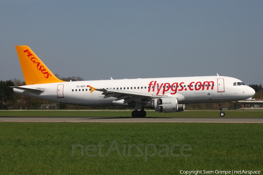 Pegasus Airlines Airbus A320-216 (TC-DCF) | Photo 671736