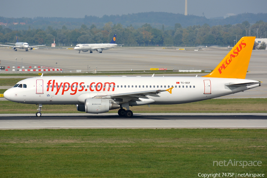 Pegasus Airlines Airbus A320-216 (TC-DCF) | Photo 87853