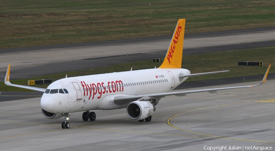 Pegasus Airlines Airbus A320-216 (TC-DCG) | Photo 675410