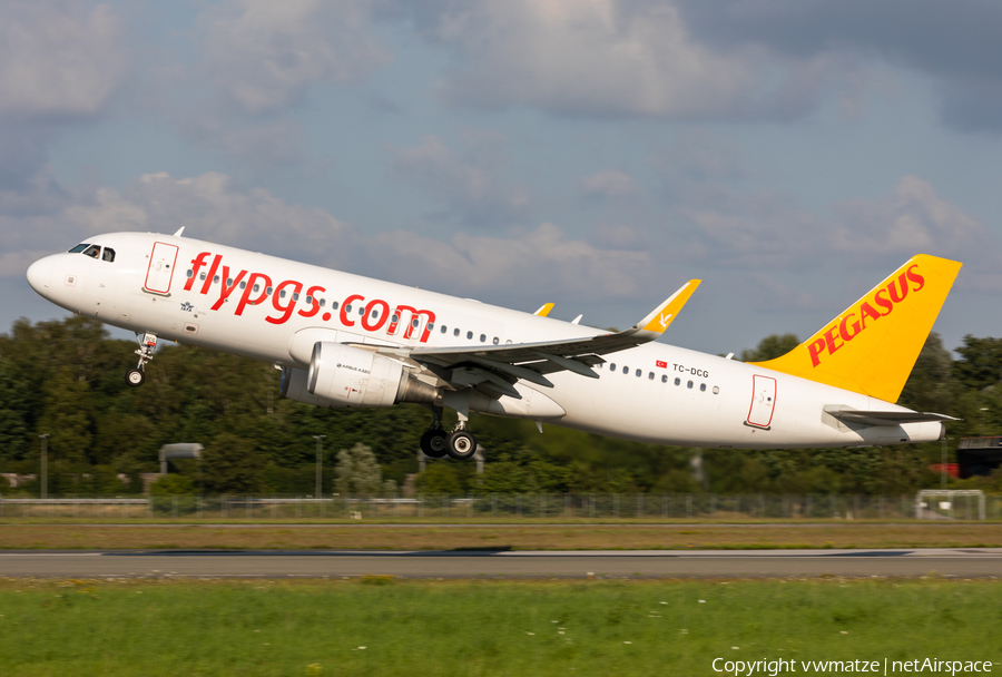 Pegasus Airlines Airbus A320-216 (TC-DCG) | Photo 470204