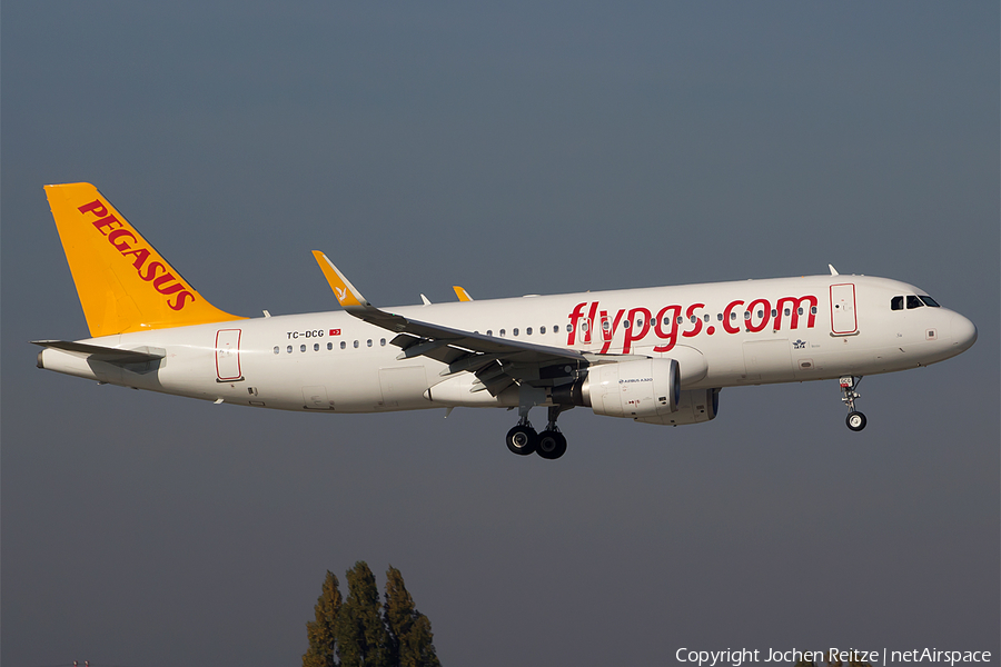 Pegasus Airlines Airbus A320-216 (TC-DCG) | Photo 130709