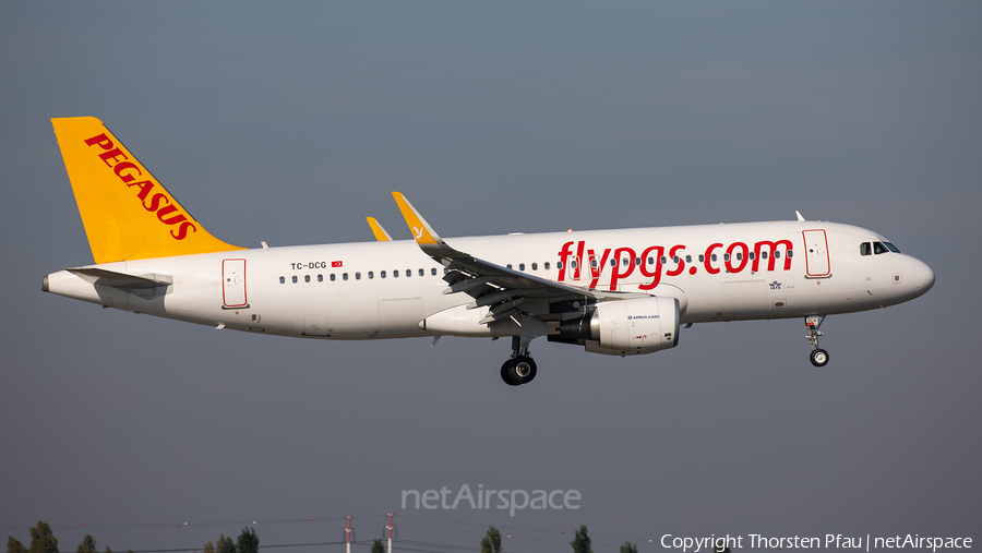 Pegasus Airlines Airbus A320-216 (TC-DCG) | Photo 438846