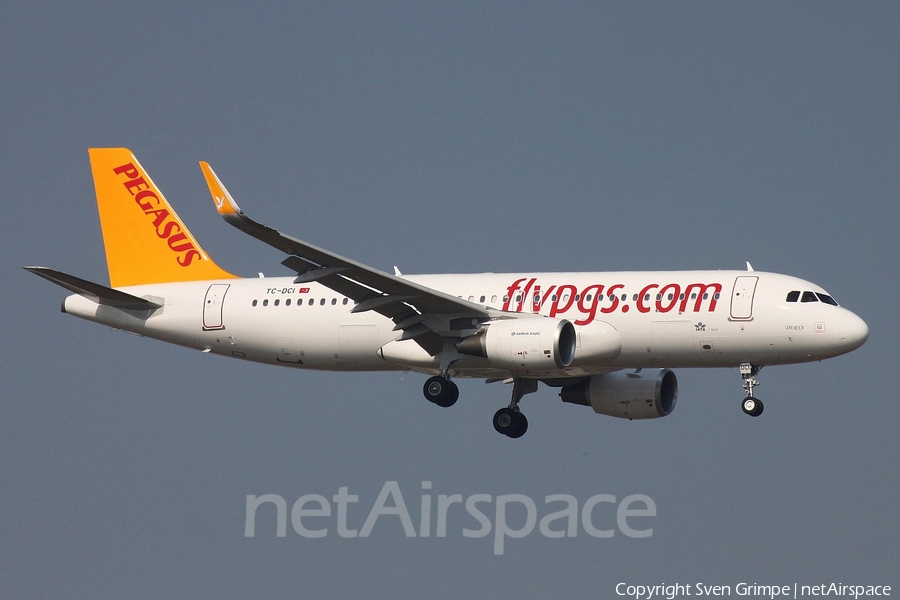 Pegasus Airlines Airbus A320-216 (TC-DCI) | Photo 82898