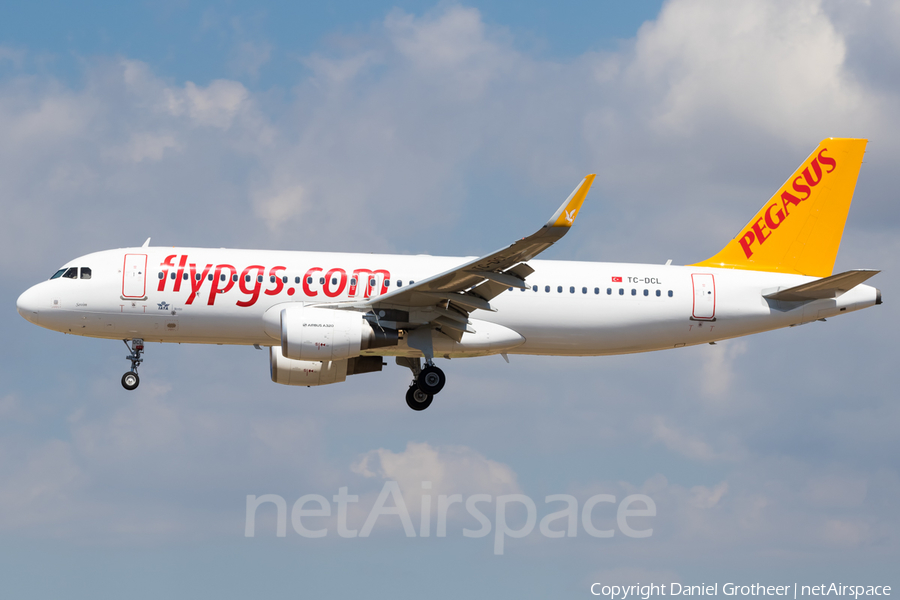 Pegasus Airlines Airbus A320-214 (TC-DCL) | Photo 186872