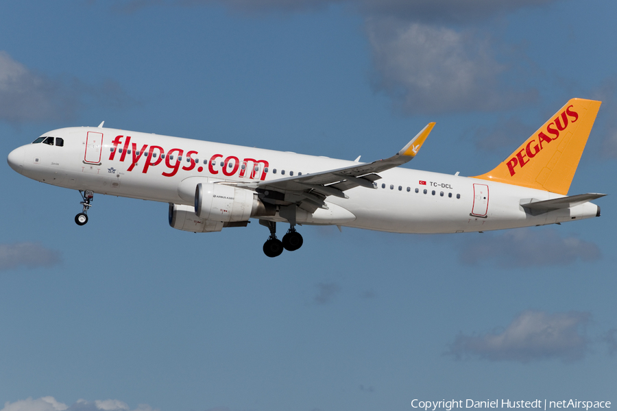 Pegasus Airlines Airbus A320-214 (TC-DCL) | Photo 414788