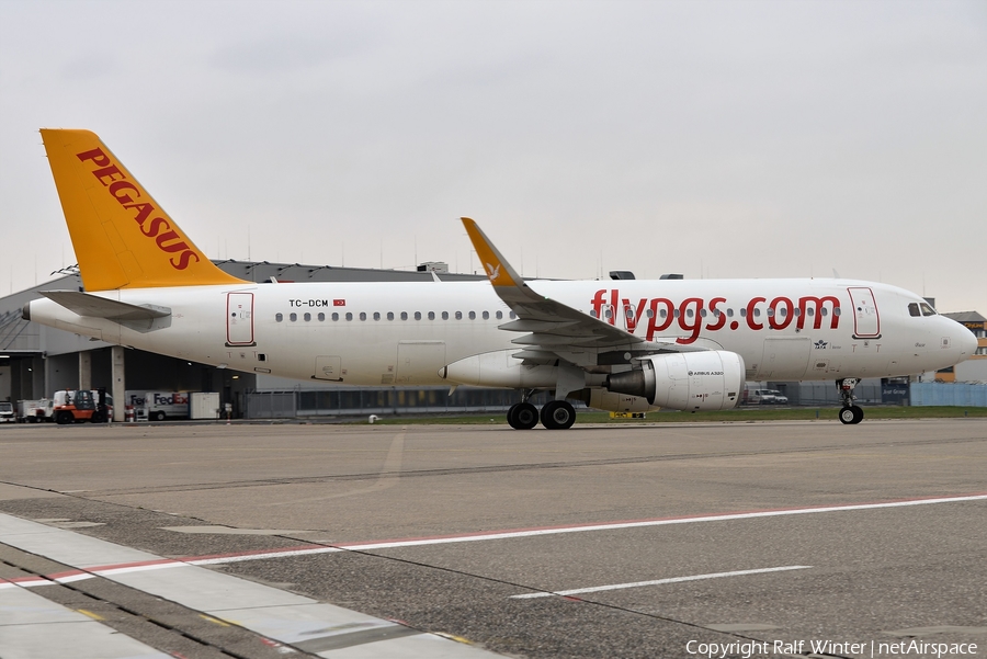 Pegasus Airlines Airbus A320-214 (TC-DCM) | Photo 309883