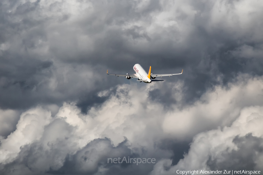 Pegasus Airlines Airbus A320-214 (TC-DCM) | Photo 128539