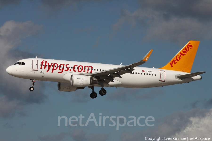 Pegasus Airlines Airbus A320-214 (TC-DCM) | Photo 335252