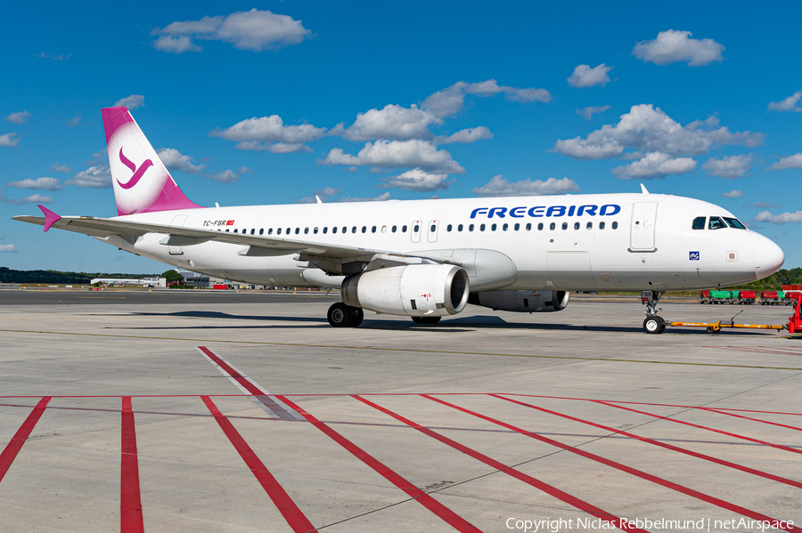 Freebird Airlines Airbus A320-232 (TC-FBR) | Photo 524367