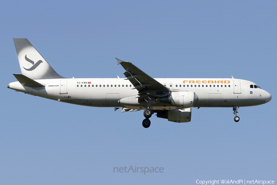 Freebird Airlines Airbus A320-214 (TC-FBV) | Photo 679881