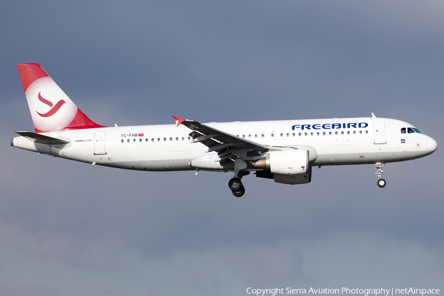Freebird Airlines Airbus A320-214 (TC-FHB) | Photo 330699