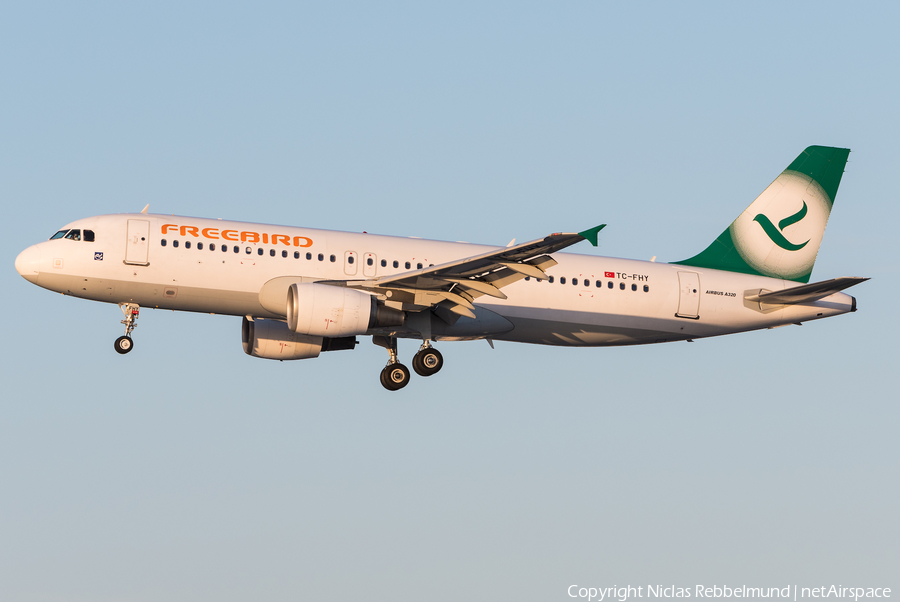 Freebird Airlines Airbus A320-214 (TC-FHY) | Photo 318835