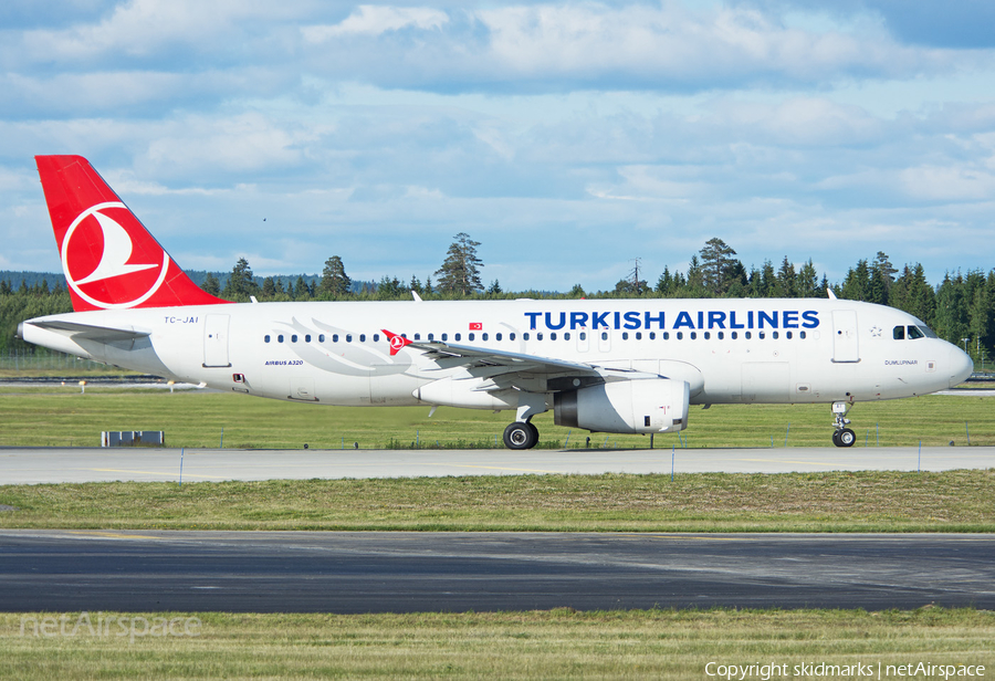 Turkish Airlines Airbus A320-232 (TC-JAI) | Photo 111377