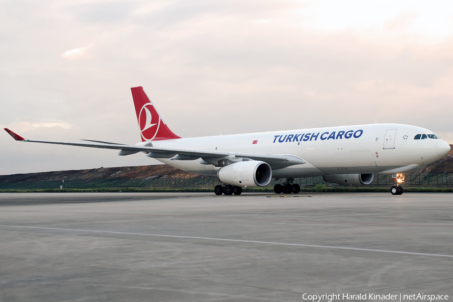 Turkish Cargo Airbus A330-243F (TC-JDR) | Photo 304838