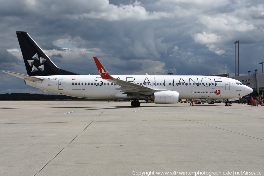 Turkish Airlines Boeing 737-8F2 (TC-JHE) | Photo 368176