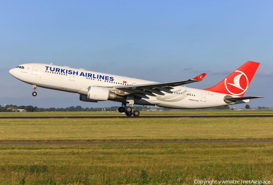 Turkish Airlines Airbus A330-203 (TC-JIL) | Photo 422802