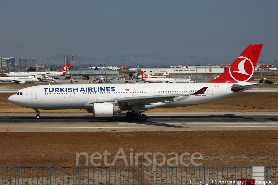 Turkish Airlines Airbus A330-223 (TC-JIP) | Photo 95971