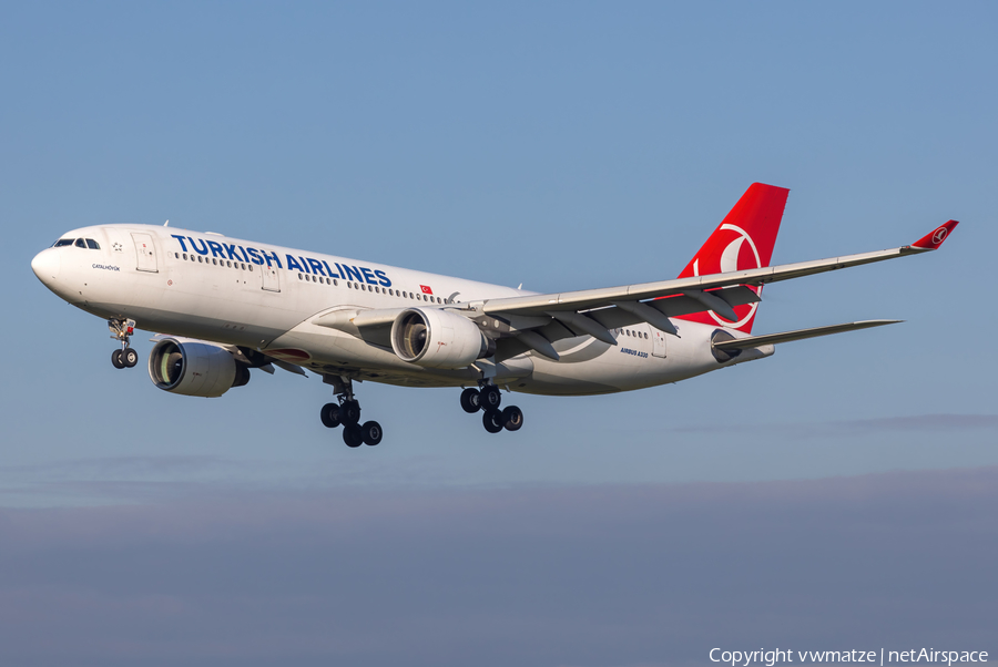 Turkish Airlines Airbus A330-223 (TC-JIR) | Photo 528822