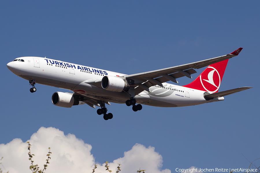 Turkish Airlines Airbus A330-223 (TC-JIR) | Photo 74352