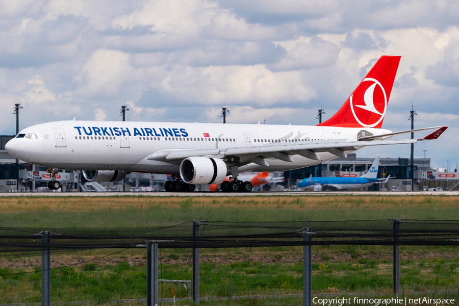 Turkish Airlines Airbus A330-223 (TC-JIS) | Photo 514356